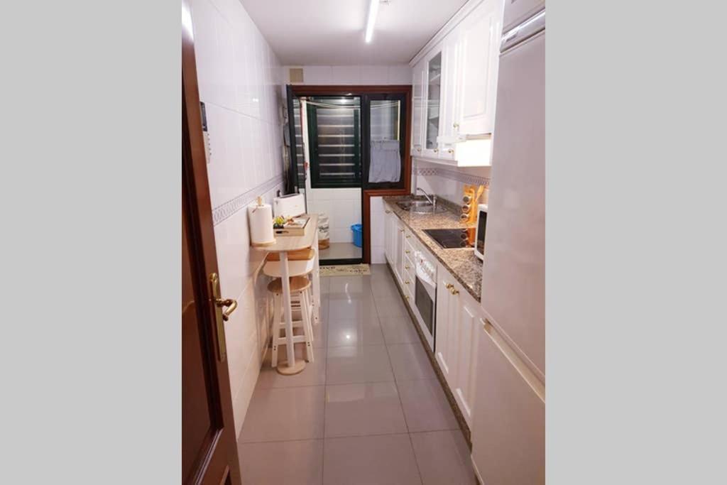 Apartamento Completo Con Parking Privado Y Wifi En San Roque Vigo Exterior photo